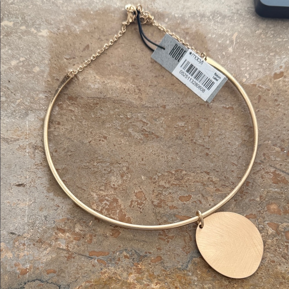 Chic Gold Pendant Necklace